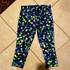 Xersion workout pants with built in front pocket and attached drawstring.